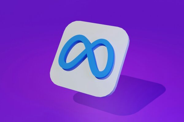 Metaverse क्या है और कैसे काम करता है? जानिए 2025 में Metaverse की पूरी जानकारी – परिभाषा, तकनीक, फायदे, नुकसान और भविष्य।