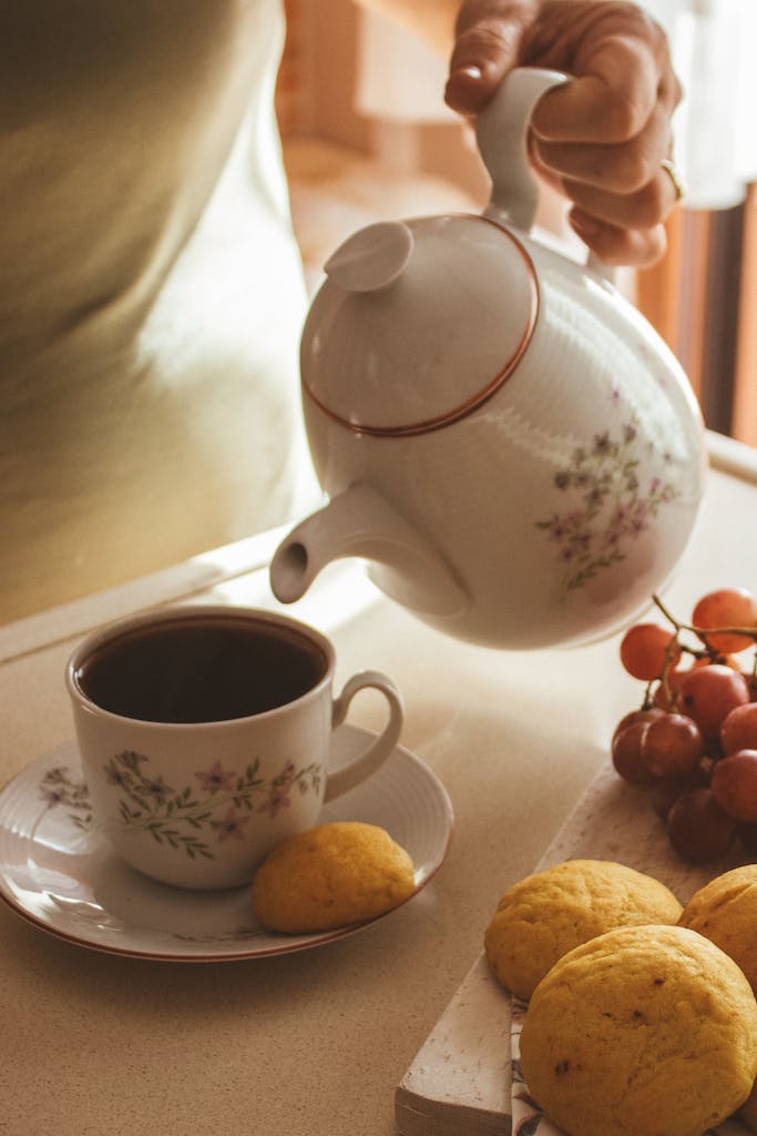 ज्यादा चाय-कॉफी पीने के 11 बड़े नुकसान – Health Experts की चेतावनी